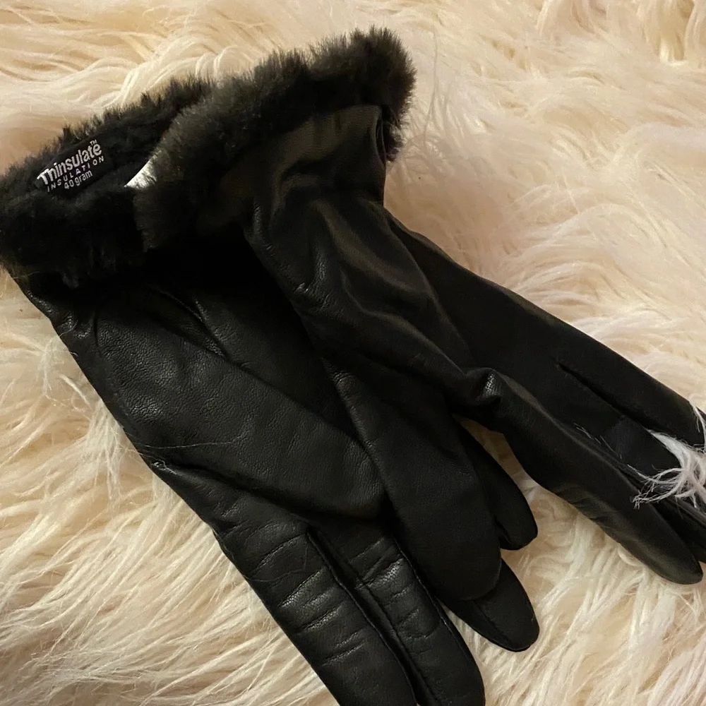 NEW Thinsulate insulation Elegant Black Leather Gloves with Fur Trim